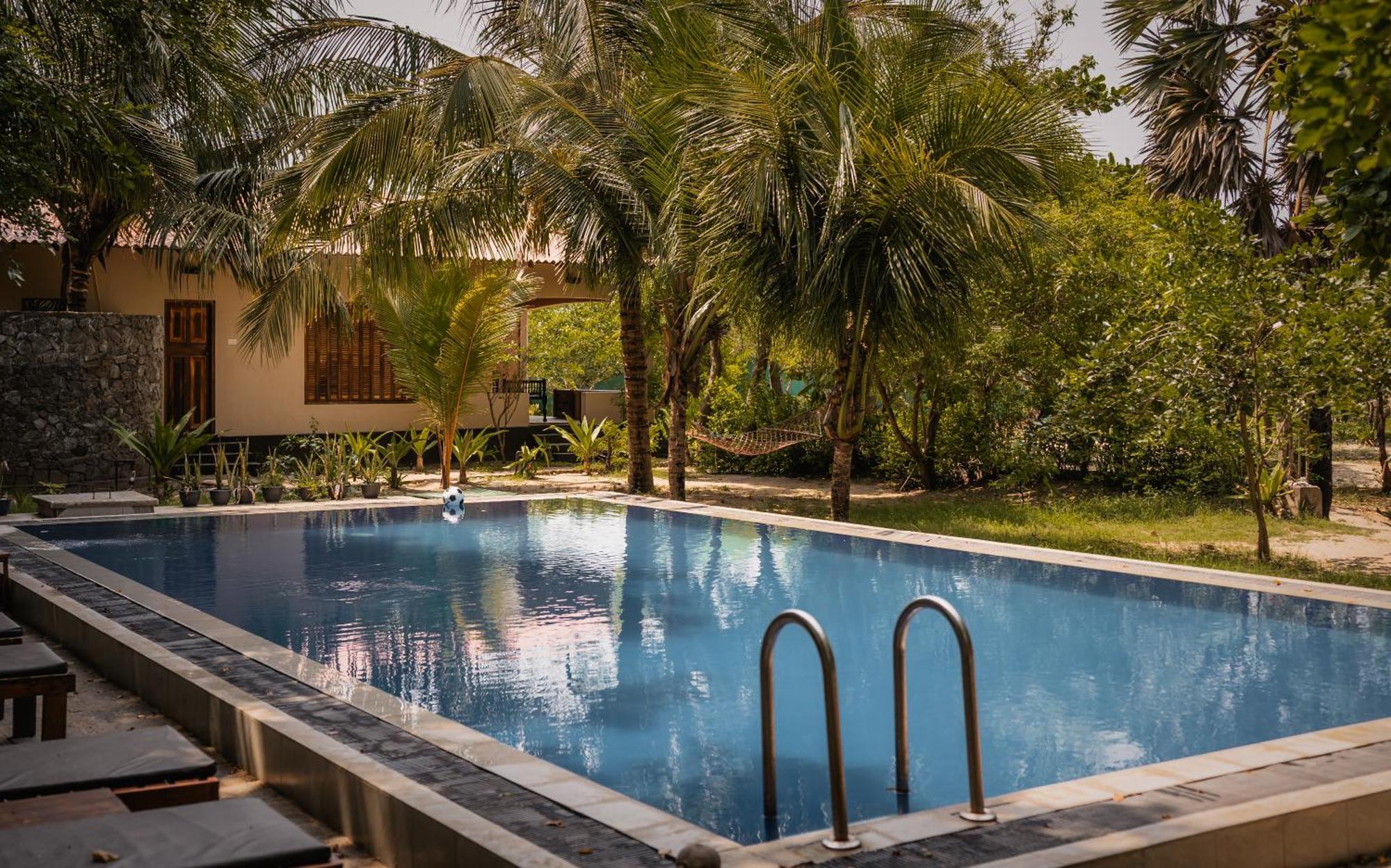 C Beyond Nilaveli Hotel Екстериор снимка